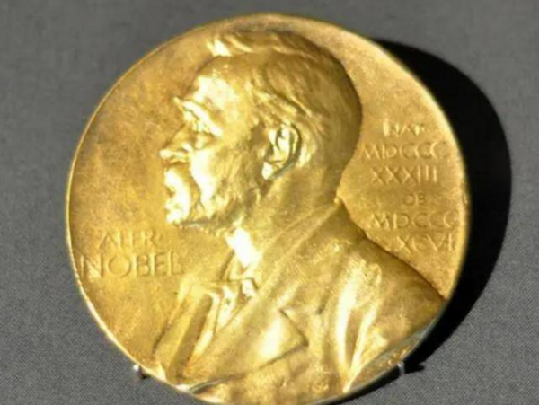 爱因斯坦发明了啥东西