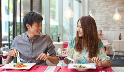 刚加的相亲对象怎么聊天打招呼 相亲加了微信聊天方法