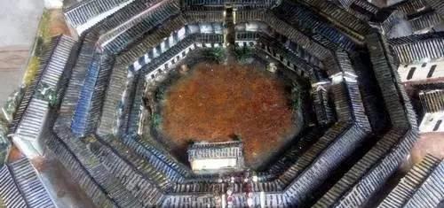 赣南的客家围屋形状多为方形还是圆形
