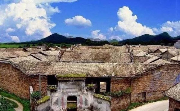 赣南的客家围屋形状多为方形还是圆形