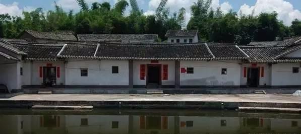 赣南的客家围屋形状多为方形还是圆形