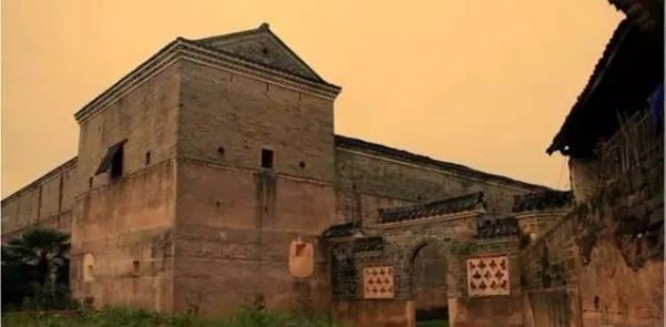 赣南的客家围屋形状多为方形还是圆形