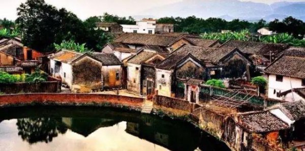 赣南的客家围屋形状多为方形还是圆形