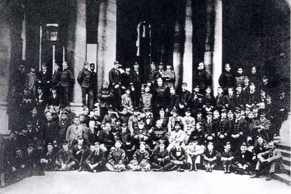 北京大学第一任校长叫什么名字