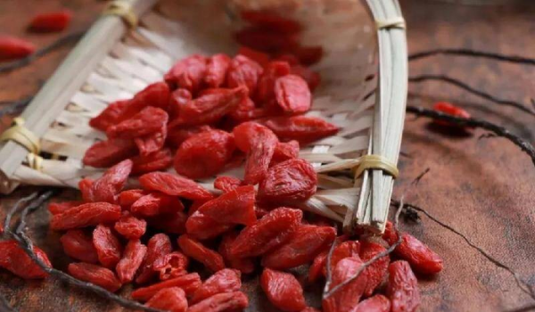 分辨枸杞什么样的好