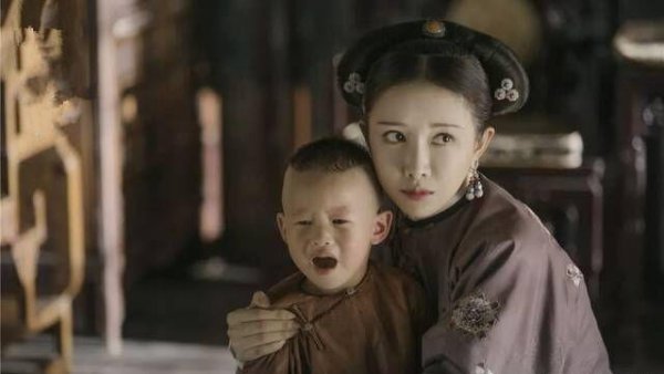 康熙最小的妃子比康熙小多少