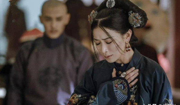 康熙最小的妃子比康熙小多少