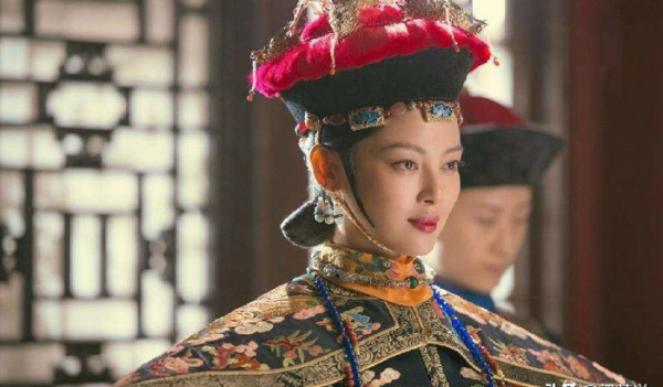 康熙最小的妃子比康熙小多少