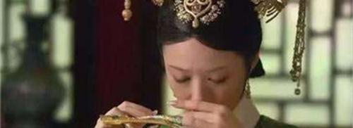 清朝长指甲套怎么方便皇上