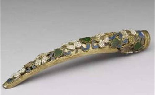 清朝长指甲套怎么方便皇上