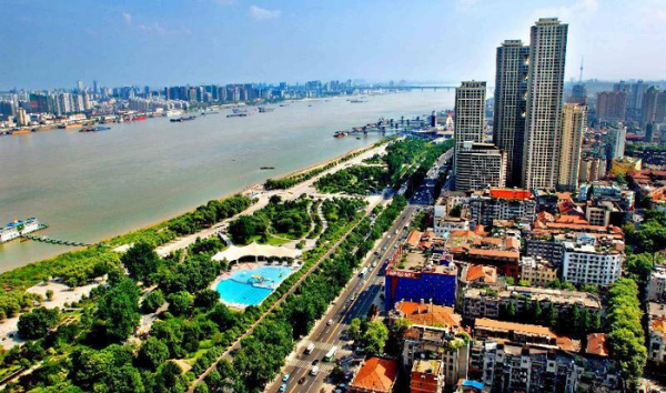 中国人口最多的省是哪里