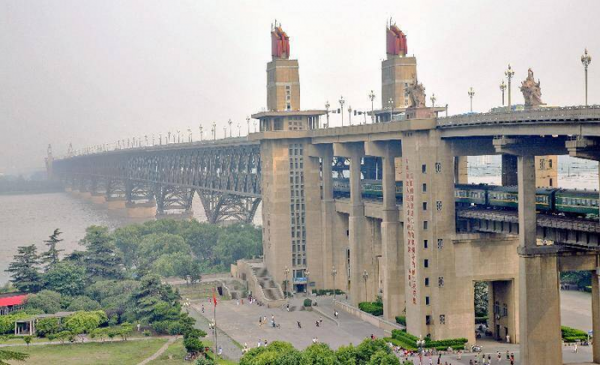 中国人口最多的省是哪里