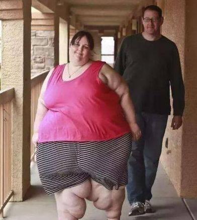 世界上最胖的女人是多少斤