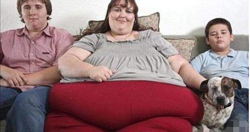 世界上最胖的女人是多少斤