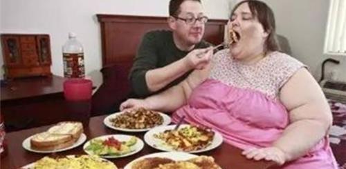 世界上最胖的女人是多少斤