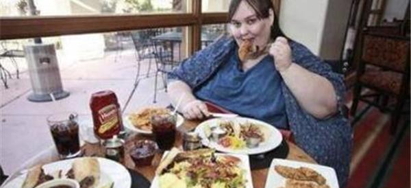 世界上最胖的女人是多少斤