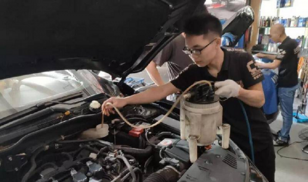 手动挡变速箱油多少公里换一次