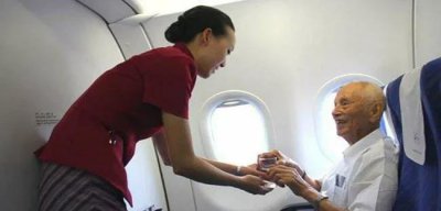 老人多少岁不能坐飞机 多大年龄老人坐飞机要医院证明