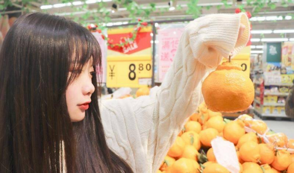 男人对不纠缠果断离开的女人