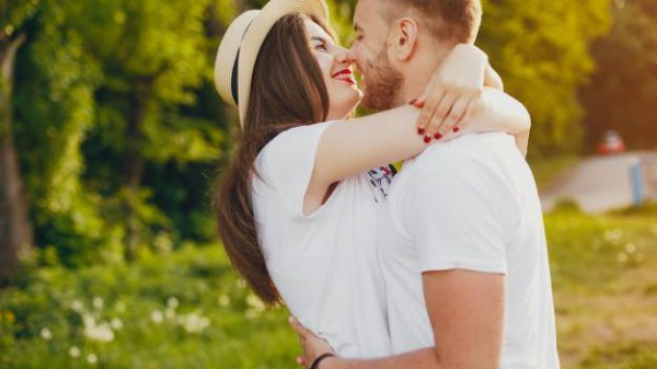 已婚男女暧昧却不越界