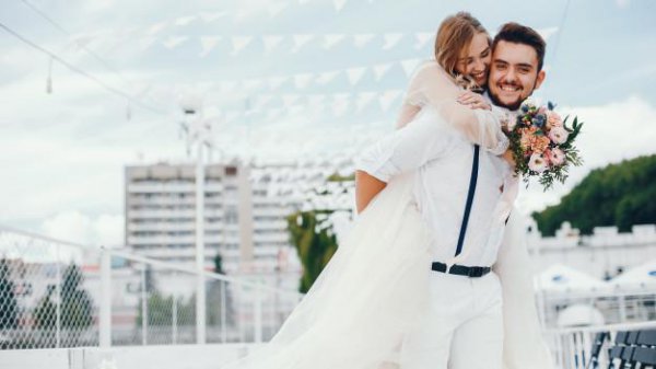 已婚男女暧昧却不越界