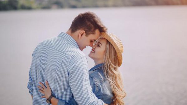 已婚男女暧昧却不越界