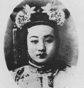 珍妃是哪个皇帝的妃子 清朝珍妃是光绪皇帝的宠妃吗