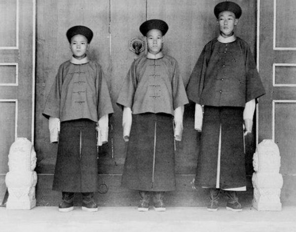 太监是怎么排尿