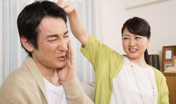 夫妻吵架谁先认错比较好