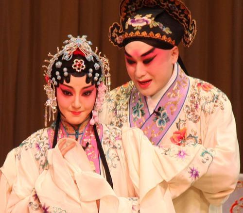 林黛玉和谁发生过关系