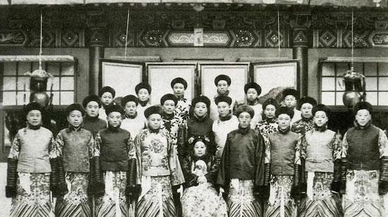 古代太监净身是割的什么部位