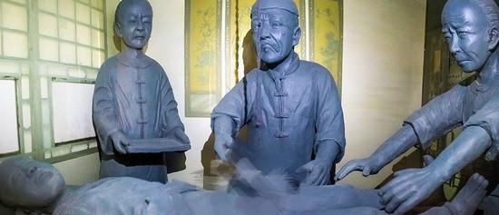 古代太监净身是割的什么部位