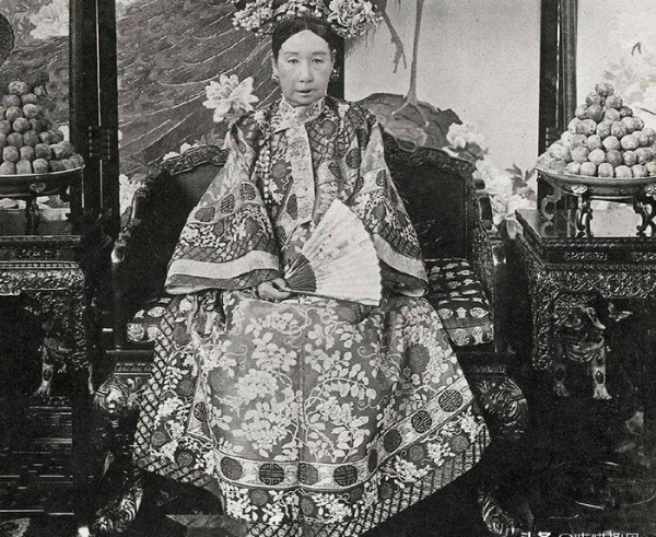 隆裕太后和溥仪的关系