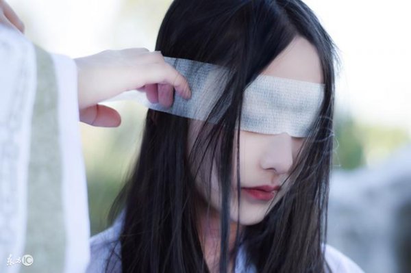 妾见到嫡女要行礼吗