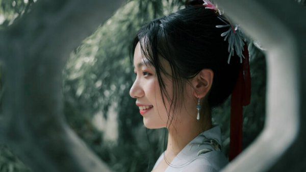 妾见到嫡女要行礼吗