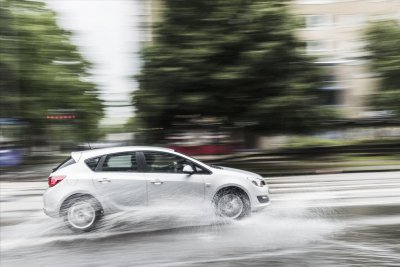 发动机进水车子会出现哪些问题 汽车发动机进水后症状