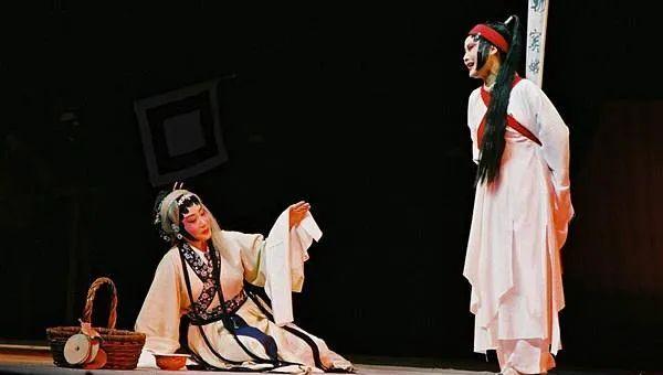 窦娥冤的故事简介500字