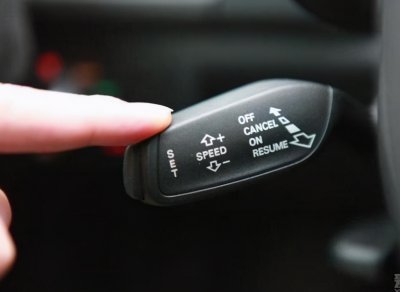 定速巡航和自适应巡航有什么区别 定速和自适应巡航哪个好
