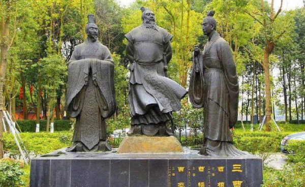 曹操的哪个儿子继承了他的位置