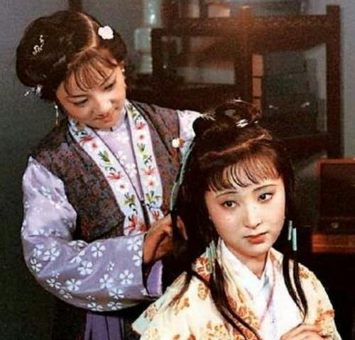 林黛玉和贾宝玉是什么关系