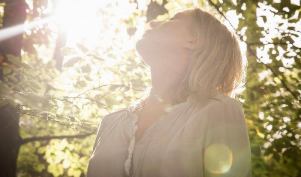 一个女生喜欢一个男生的表现