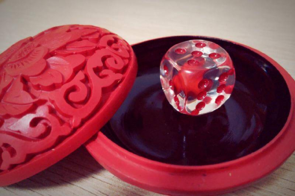 玲珑骰子安红豆的寓意