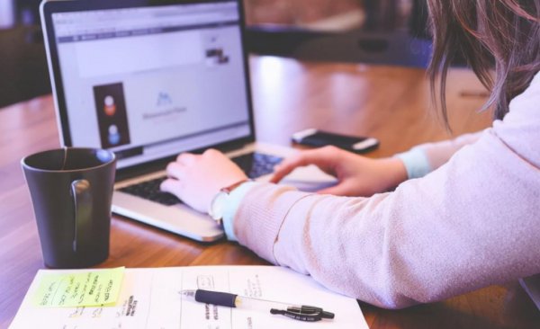 大学生创业的优势和劣势