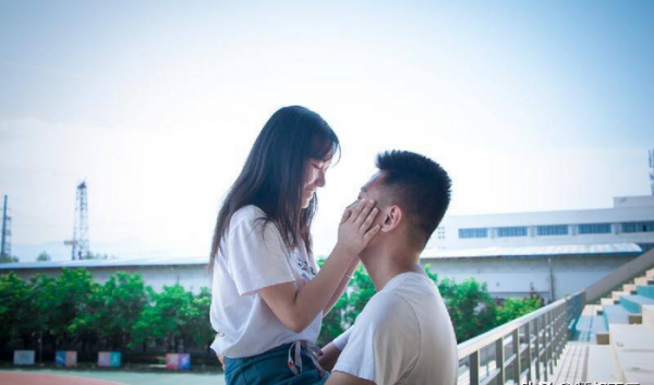 老公一个月不碰我是不是出轨了