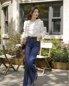 微喇叭裤怎么搭配上衣和鞋子 喇叭裤搭配大全