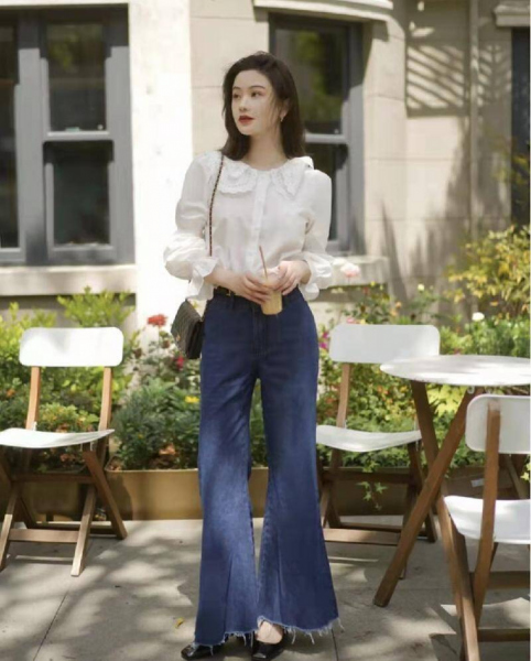 微喇叭裤怎么搭配上衣和鞋子