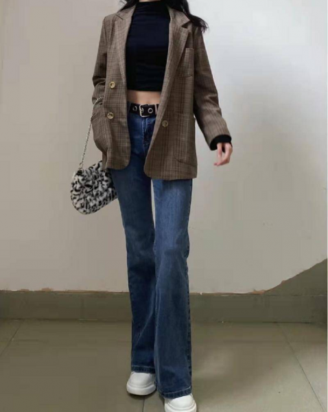 微喇叭裤怎么搭配上衣和鞋子