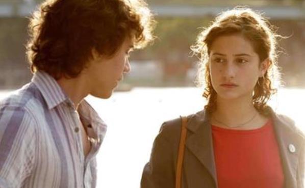 男人见到心动的女人的反应