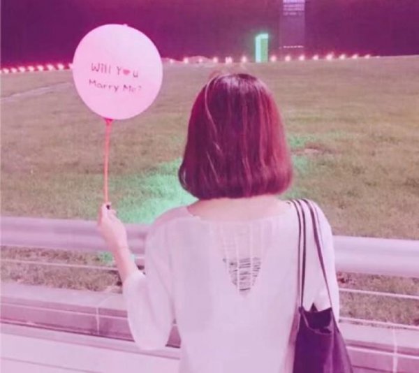 男生喜欢一个女生的表现