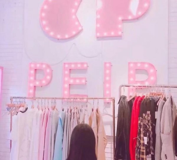 男生喜欢一个女生的表现